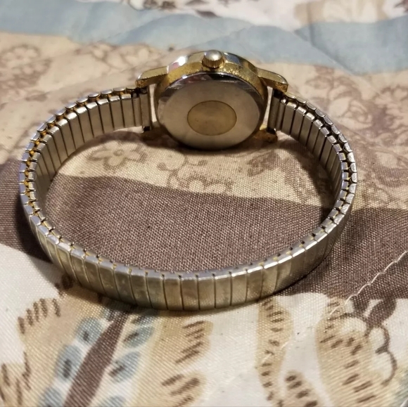 Ladies vintage watchGitano IIII Quarts Female Watch SMALL - Picture 3 of 4